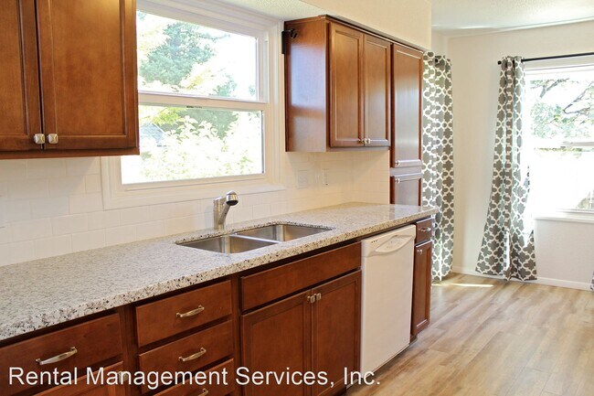 Foto del edificio - 2 br, 2 bath House - 12426 NE San Rafael