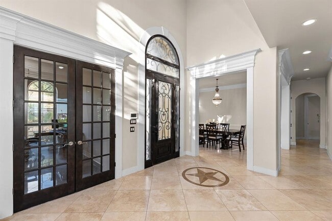 Building Photo - 1400 Camelback
