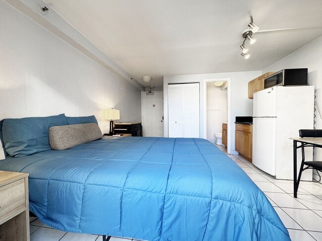 Building Photo - Furnished Waikiki Studio with A/C