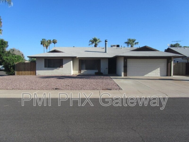 Building Photo - 1306 E Fremont Dr