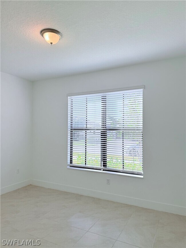 Foto del edificio - 5681 Cassidy Ln