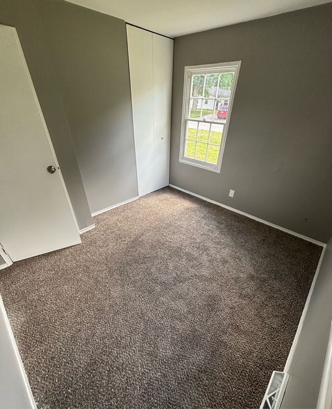 Building Photo - LIMITED TIME**NO APPLICATION FEE**1/2 OFF ...