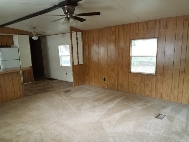 Building Photo - 413 Miller St