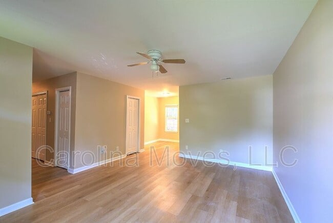 Building Photo - 331 Zach Dr