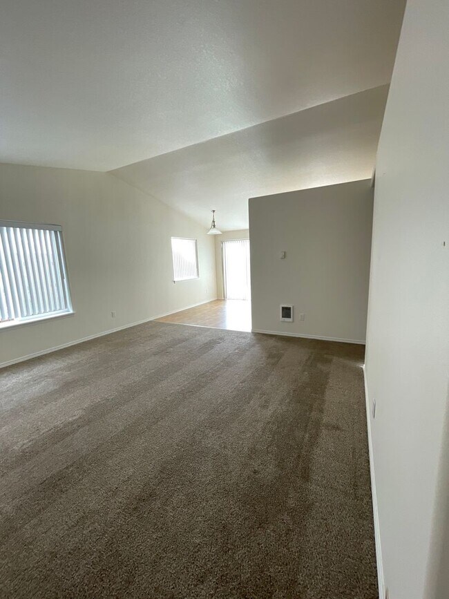 Foto del edificio - 822 SE Maui Ln