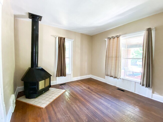 Foto del edificio - 4 Bedroom 2 Bath on Campus