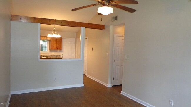 Building Photo - Charming 2 Bedroom, 2 Bath Duplex - 113 Ea...