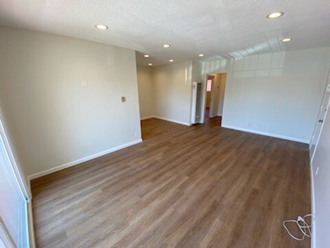 Building Photo - 1548 N Alexandria Ave