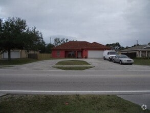 Building Photo - 317 NW Bayshore Blvd