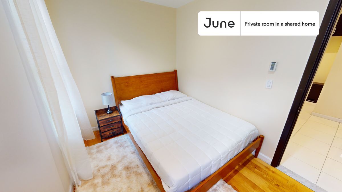 Primary Photo - Private bedroom in 6 bed/3 bath Home