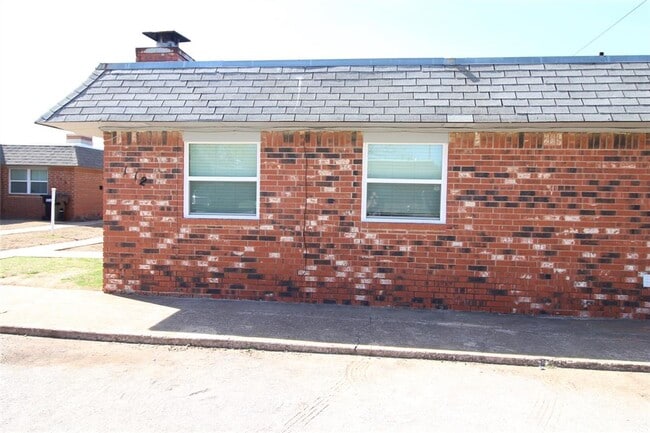 Photo - 112 NE 12th St Townhome