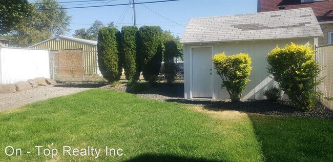 Building Photo - 2 br, 1 bath House - 2821 E. Diamond Ave.
