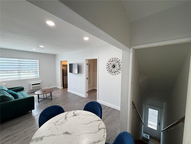 Building Photo - 10002 E Bay Harbor Dr