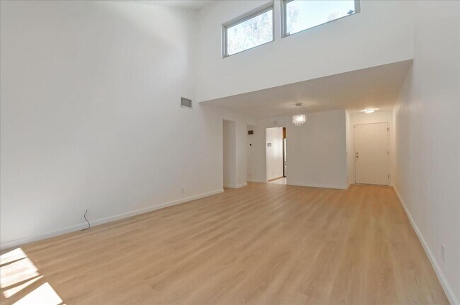 Building Photo - 10209 Caminito Covewood