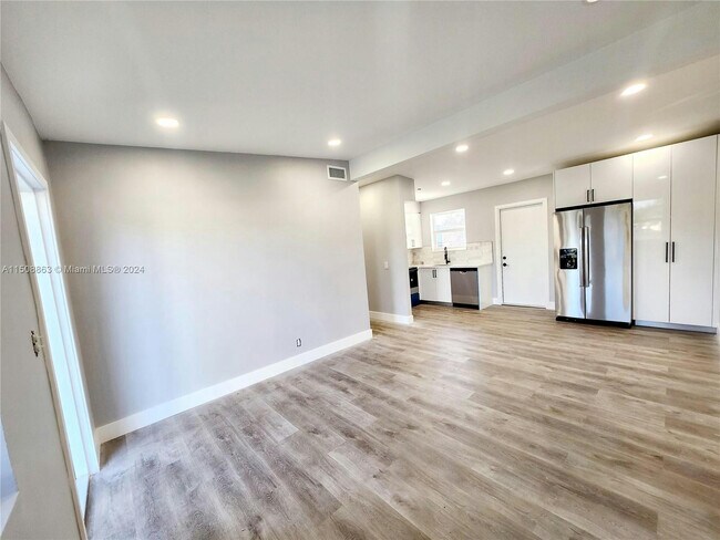 Foto del edificio - 5165-1 NE 16th Ave
