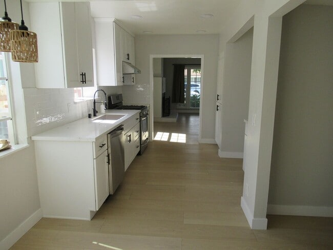 Building Photo - 13628 Ardis Ave