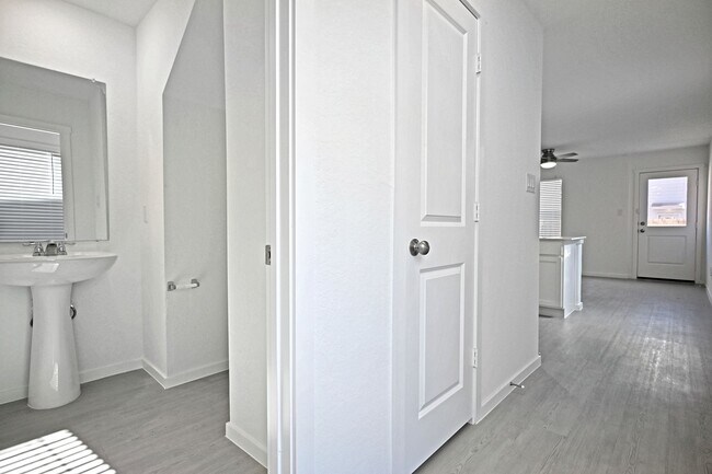 Foto del edificio - 6718 Marble Rdg