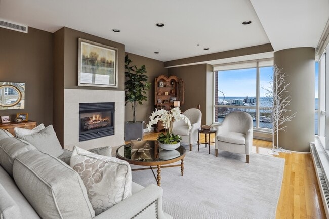 Foto del edificio - 445 E North Water St