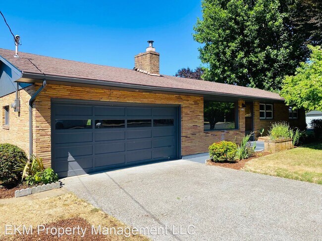Building Photo - 3 br, 1 bath House - 2855 E, 1st Avenue