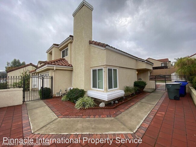 Building Photo - 3 br, 2.5 bath House - 7 Silverwood Lane