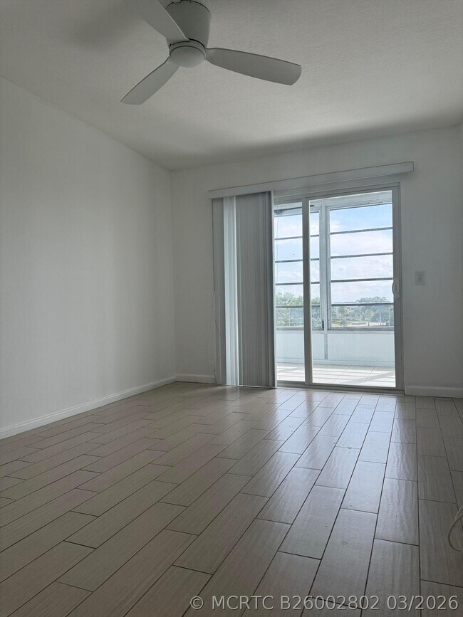 Building Photo - 4085 Cornwall E