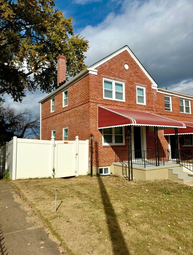 Building Photo - Spacious 3Bed/2Bath Townhome with Modern Amenities and Outdoor Space in Woodlawn MD