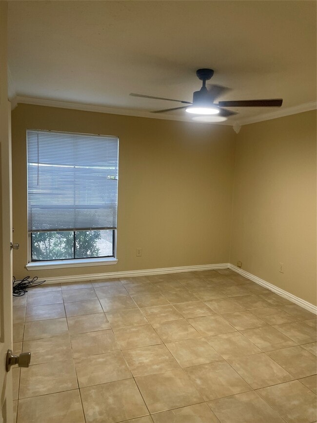 Building Photo - 17331 Red Oak Dr