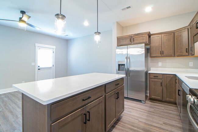 Building Photo - 1607 Jonathan Wade Cir