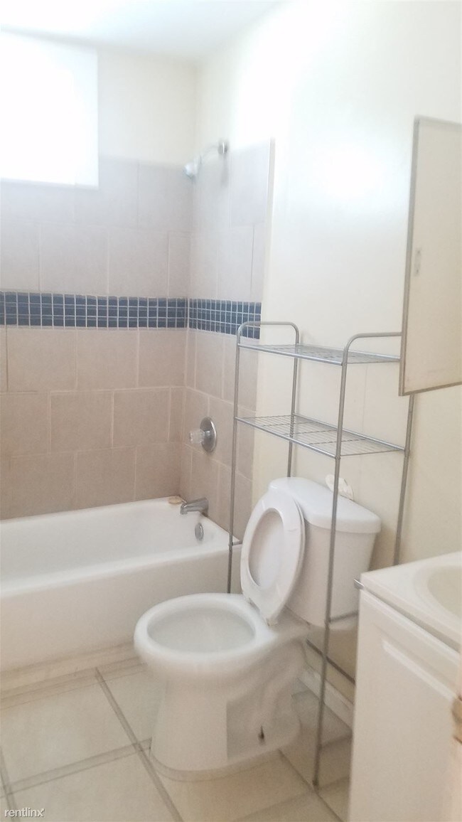 Building Photo - 1 br, 1 bath  - 111 Chapel St 1r