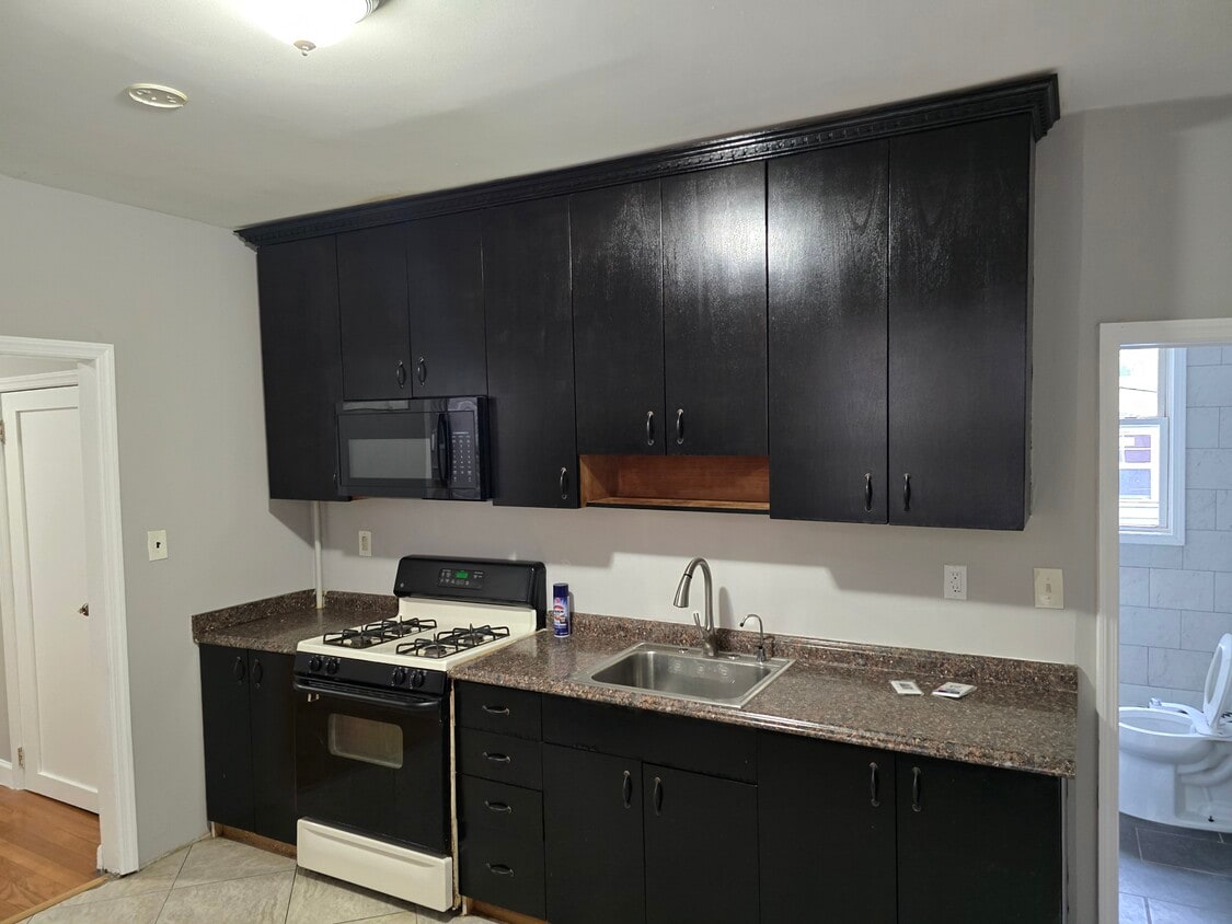 Foto principal - 222 Danforth Ave