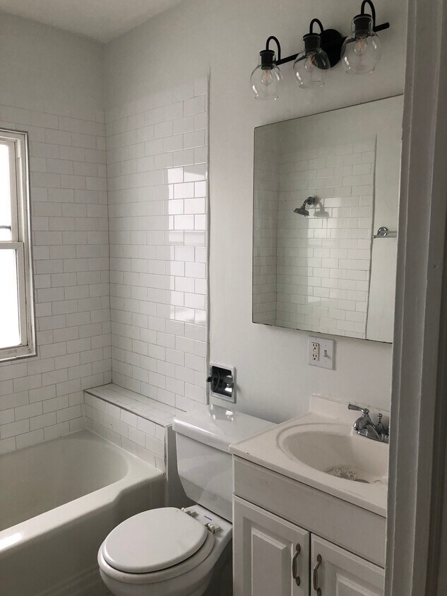 Foto principal - 14623 Clifton Blvd