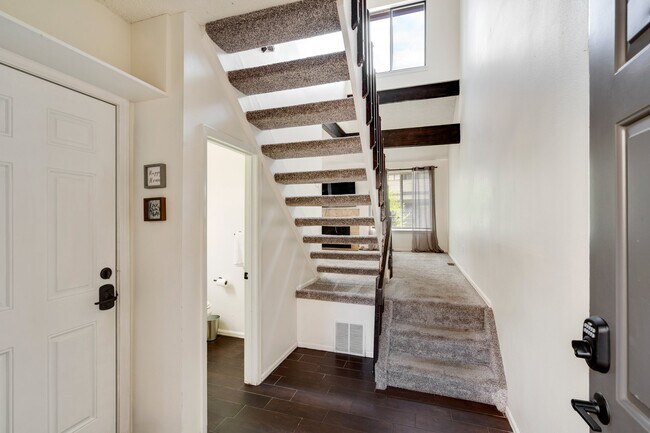Building Photo - 4917 Bluestem Dr
