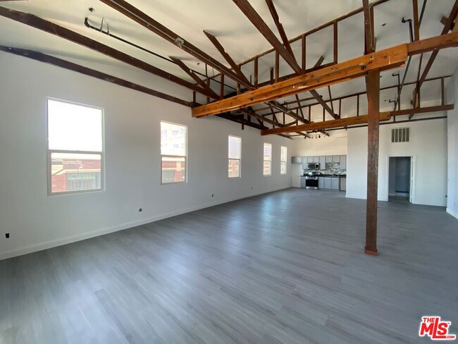 Foto del edificio - 726 S Santa Fe Ave