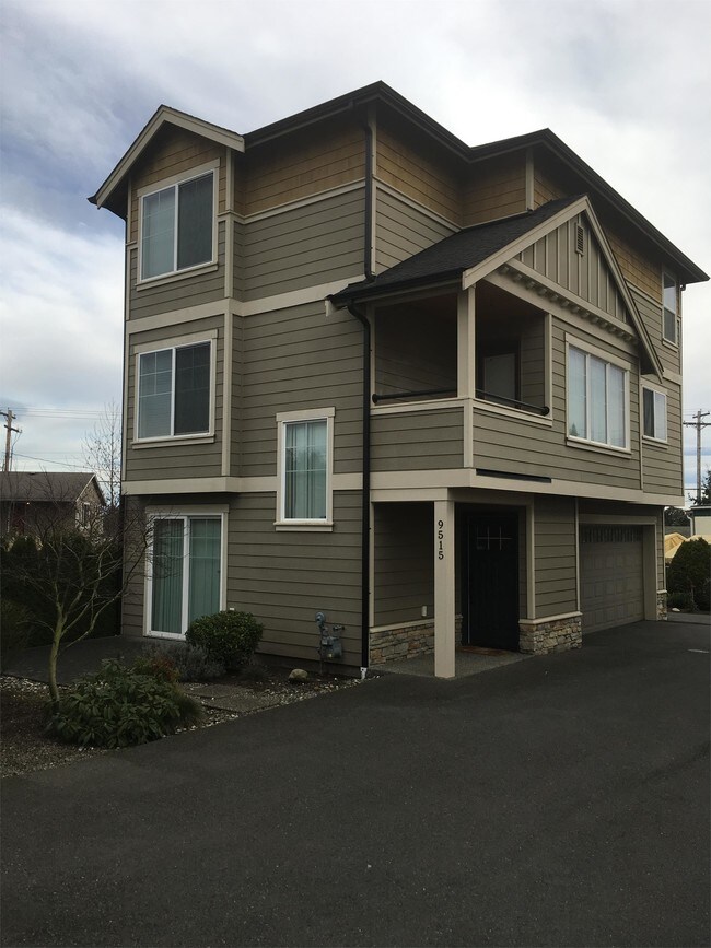 9515 Holly Dr, Everett, WA 98204 Townhouse for Rent in Everett, WA