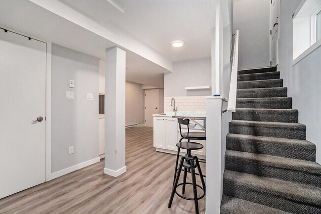 Photo du bâtiment - 1675 Baseline Rd