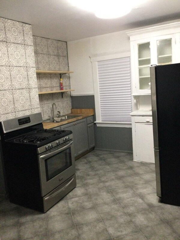 Foto del edificio - 1382 E 85th St