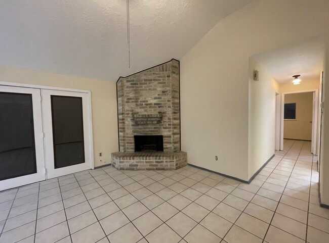 Building Photo - 5204 Beaverbrook Dr