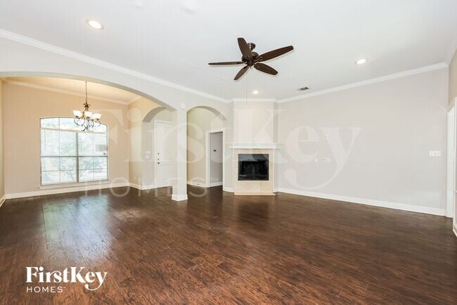 Building Photo - 304 Cobb Dr