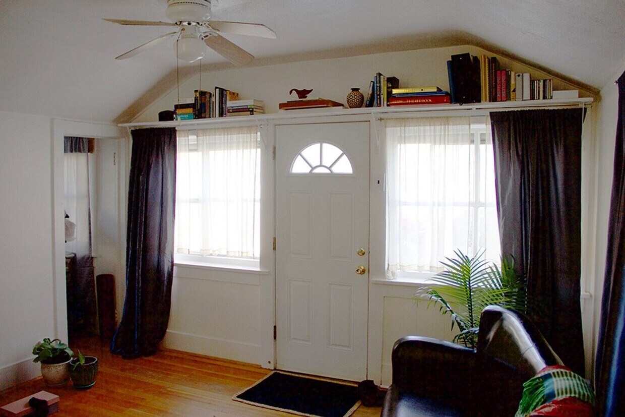 Primary Photo - 205 N Sherwood 1