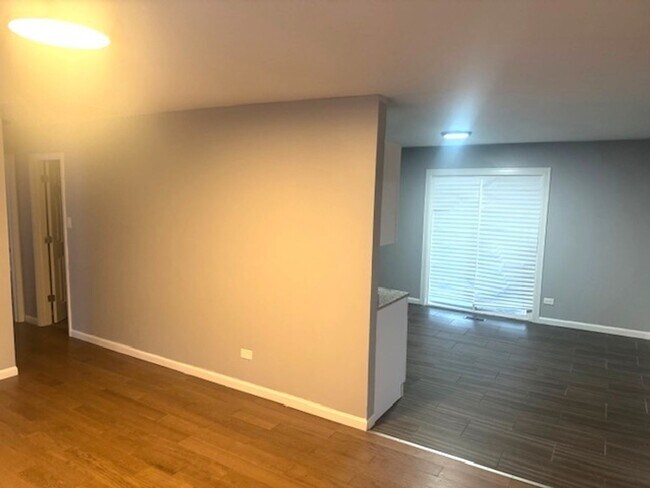Building Photo - 4723 Laurel Dr
