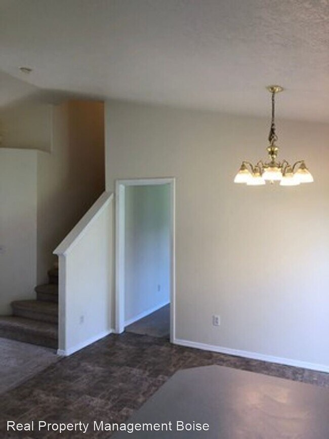 Building Photo - 3 br, 2.5 bath House - 1321 N. Forty Nine ...