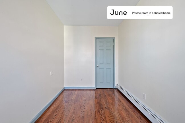 Building Photo - Room in Shared 3 bed/1 bath home