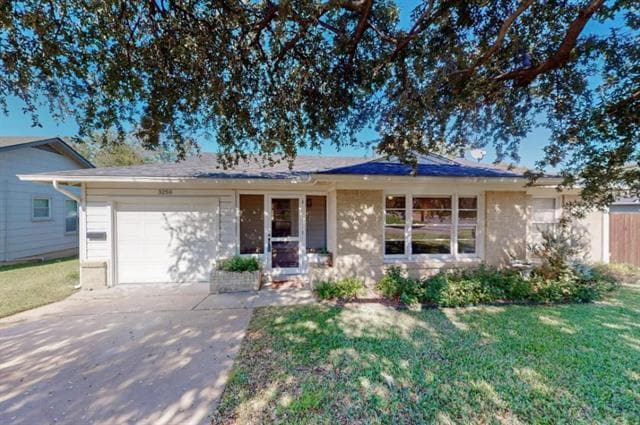 Foto principal - 3250 Binyon St