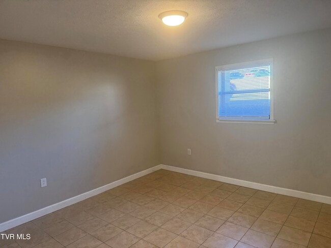 Foto del edificio - 1001 Kiser Blvd