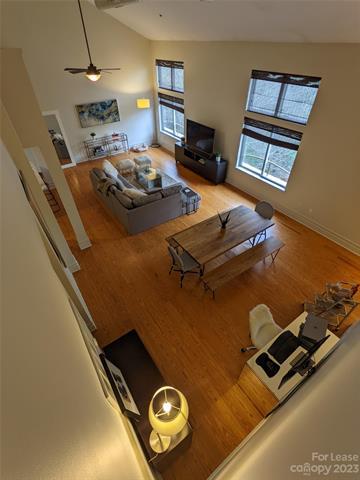 Foto del edificio - 404 N Laurel Ave