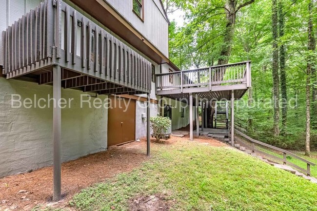 Building Photo - Beautiful 5BR with Finished Basement