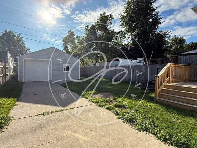 Foto del edificio - South Toledo  3-Bed Retreat with Spacious ...