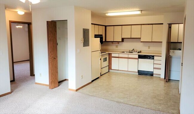 Foto del edificio - $910 | 2 Bedroom, 1 Bathroom 3rd Floor Con...