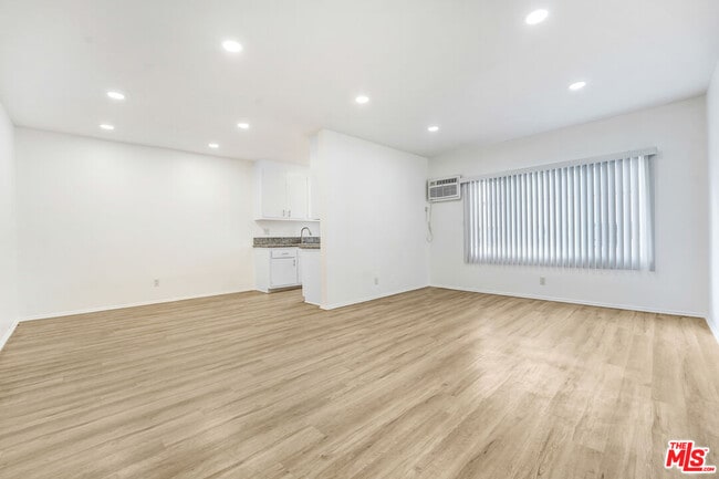 Foto del edificio - 1426 Cochran Ave