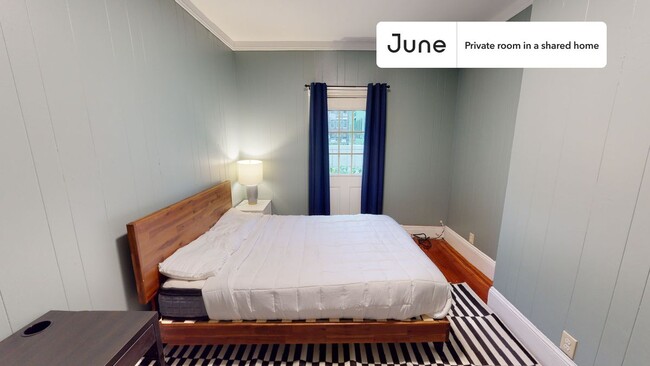 Foto del edificio - Private bedroom in 7 bed/2 bath Home